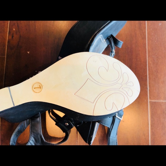 COPY - Dereon Fleur de Lis Wedge Heels - Picture 5 of 6